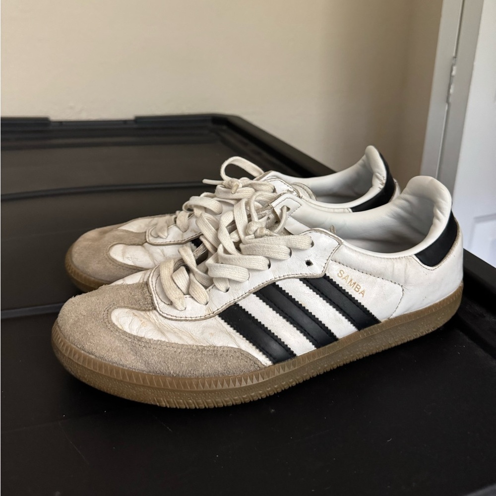 Men’s Sambas Size 9